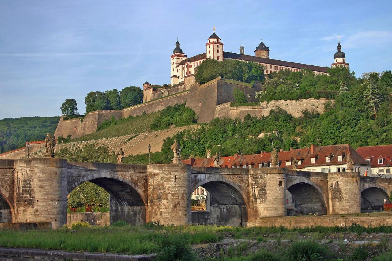 ➤Private Room - Heart Of Downtown With Terrace Würzburg Buitenkant foto
